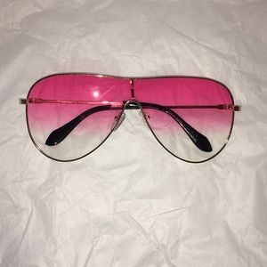 Oversized Aviator sunglasses with gold metal frame